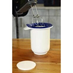 Emsa Rührschüssel Superline 2152121200, 1 L, Kunststoff, Weiß/blau, Mit Spritzschutz Und Deckel -Hause Gemischtwaren Geschäft db37e9ad72baa005f500f6ab8cbe4696b955904e ruehrschuessel emsa superline 2152121200 1 l